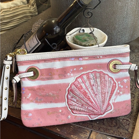 Authentic Coach 1941 seashell sequins canvas/Leather zip top Clutch/wristlet - Picture 1 of 11